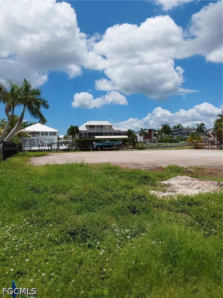 Waterfront Home for Sale in Siesta Isles, photo 7