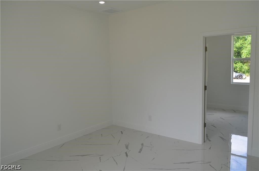 3 Bed SingleFamilyResidence for Sale in Lehigh Acres, photo 7