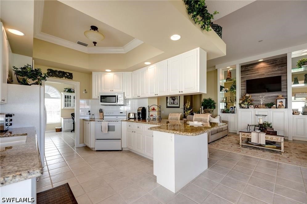 3 Bed Waterfront Home for Sale in Village Walk, photo 7
