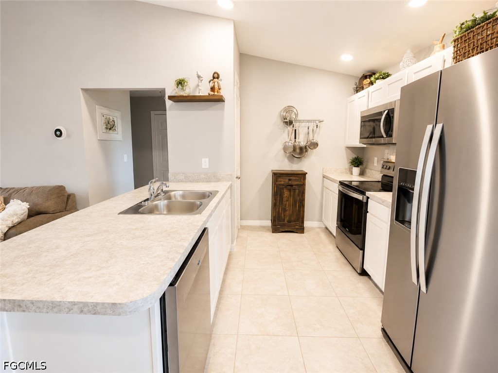3 Bed SingleFamilyResidence for Sale in Cape Coral, photo 7