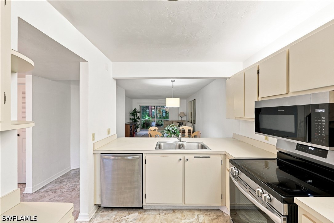 2 Bed Condominium for Sale in Naples, photo 7