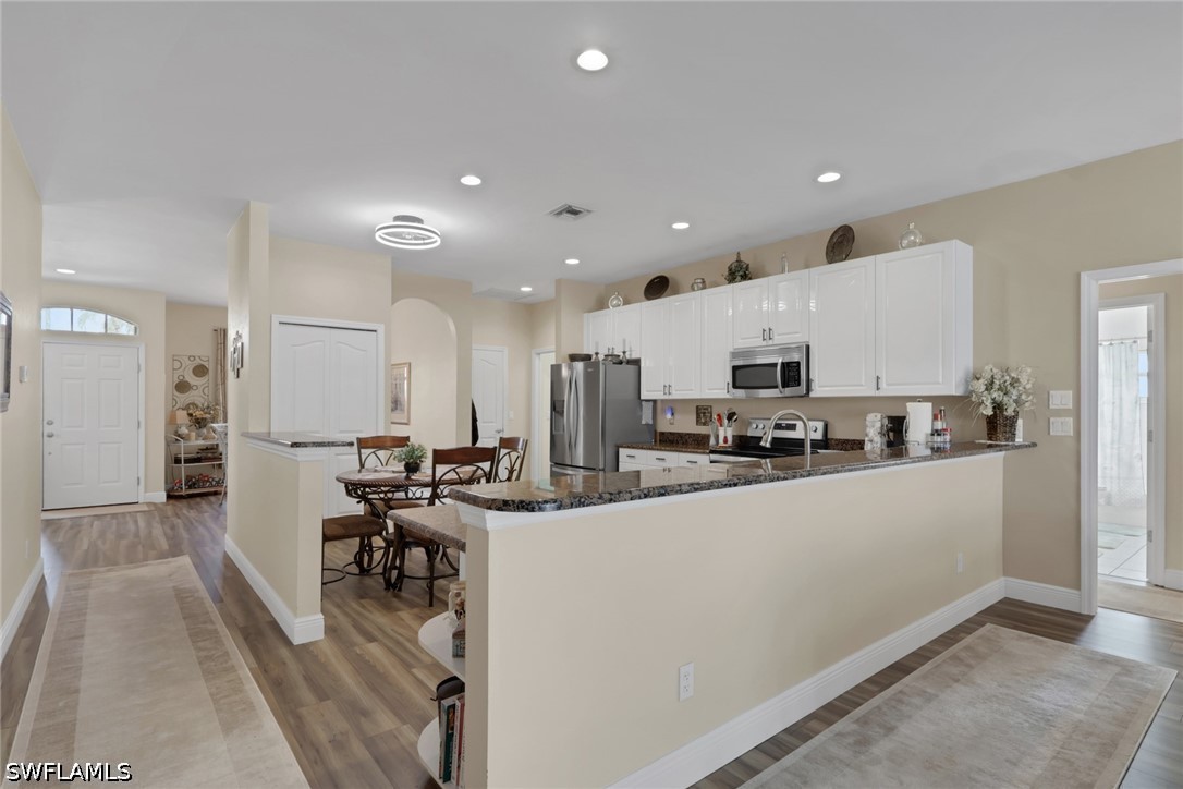 4 Bed Pool Home for Sale in Silverlakes, photo 7
