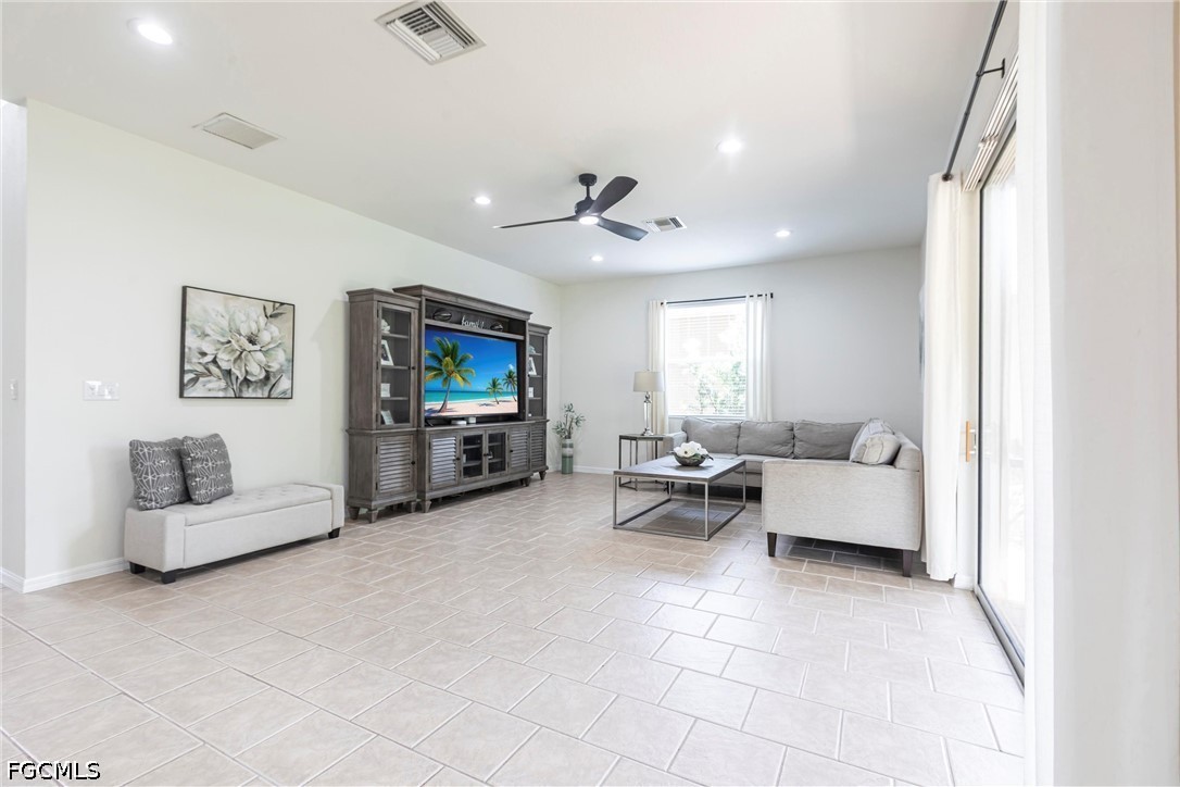 4 Bed SingleFamilyResidence for Sale in Stoneybrook, photo 7