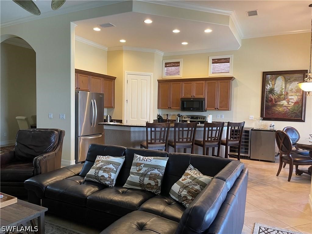 3 Bed Pool Home for Sale in Caldecott, photo 7