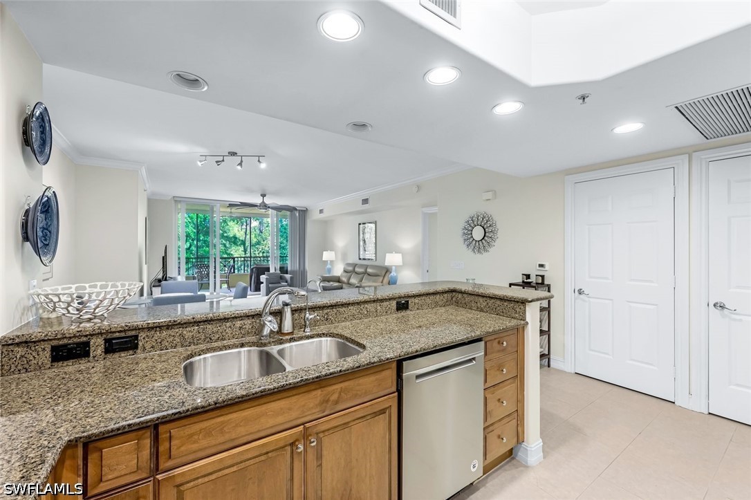 2 Bed Condominium for Sale in Naples, photo 7