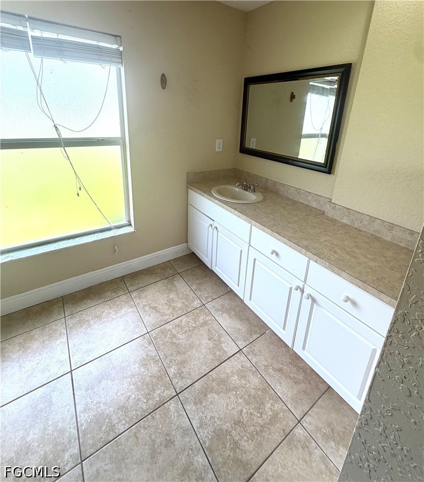3 Bed SingleFamilyResidence for Sale in Lehigh Acres, photo 7