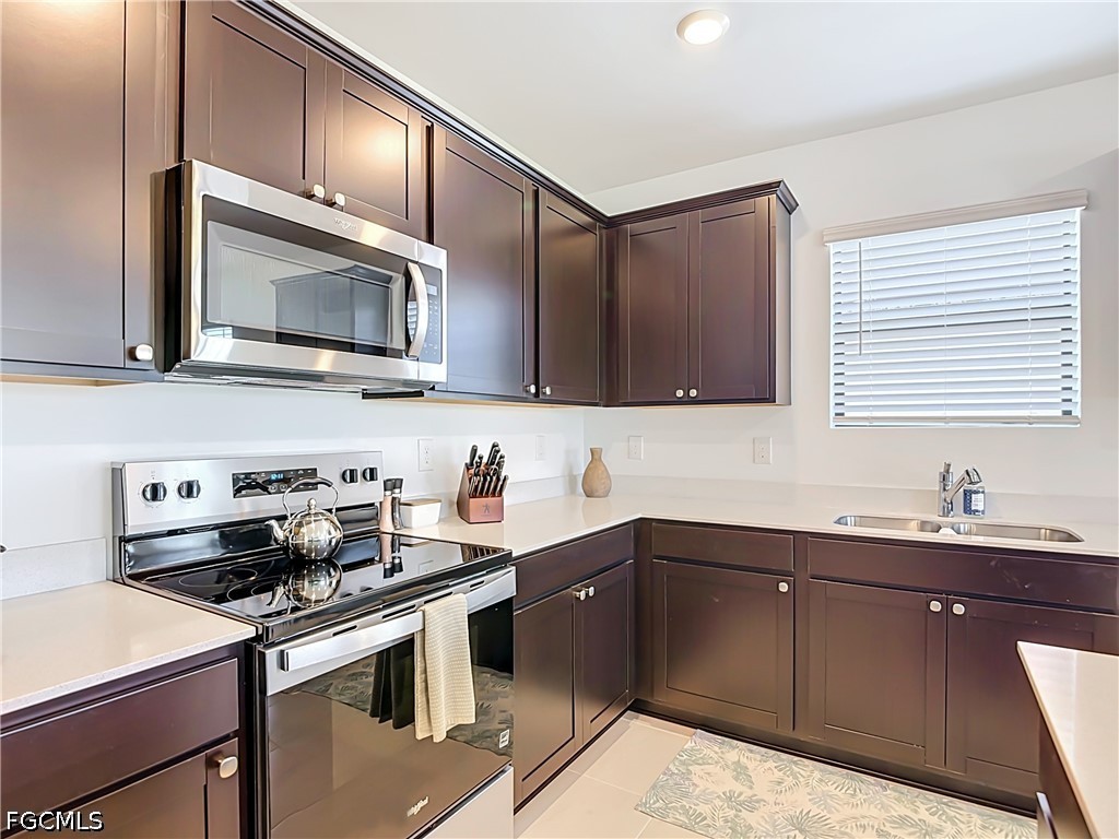 4 Bed SingleFamilyResidence for Sale in Caloosa Cove, photo 7