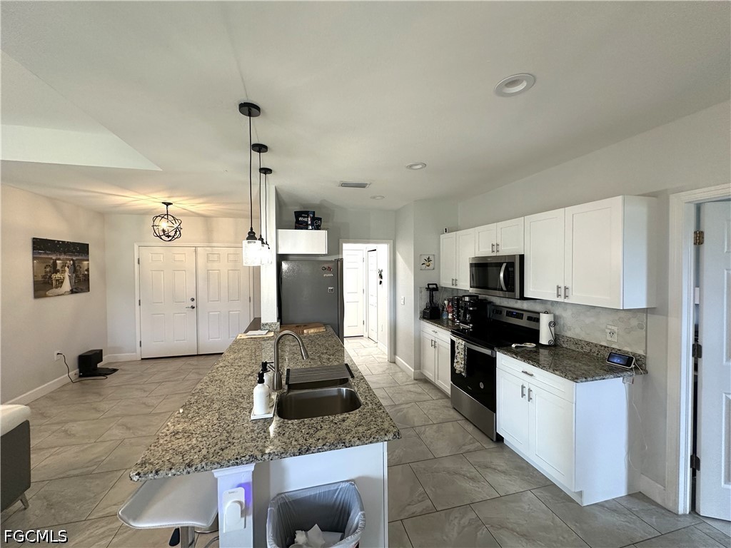 3 Bed SingleFamilyResidence for Sale in Lehigh Acres, photo 7