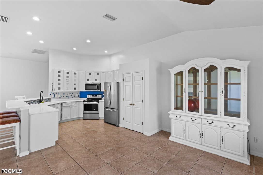 3 Bed SingleFamilyResidence for Sale in Cape Coral, photo 7