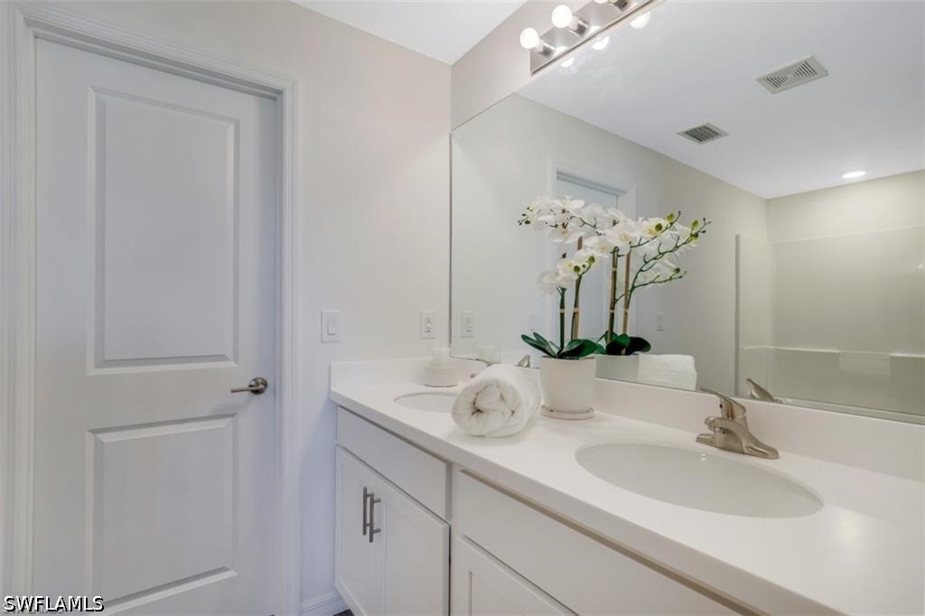 3 Bed SingleFamilyResidence for Sale in Cape Coral, photo 7