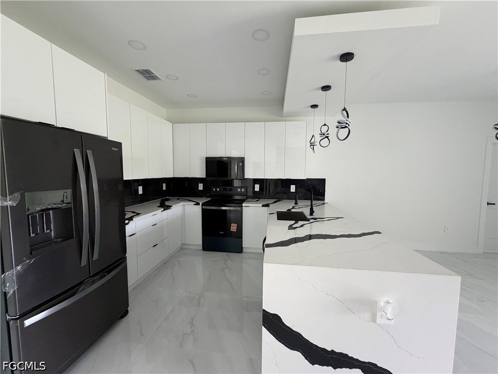 4 Bed Waterfront Home for Sale in Fort Myers, photo 7