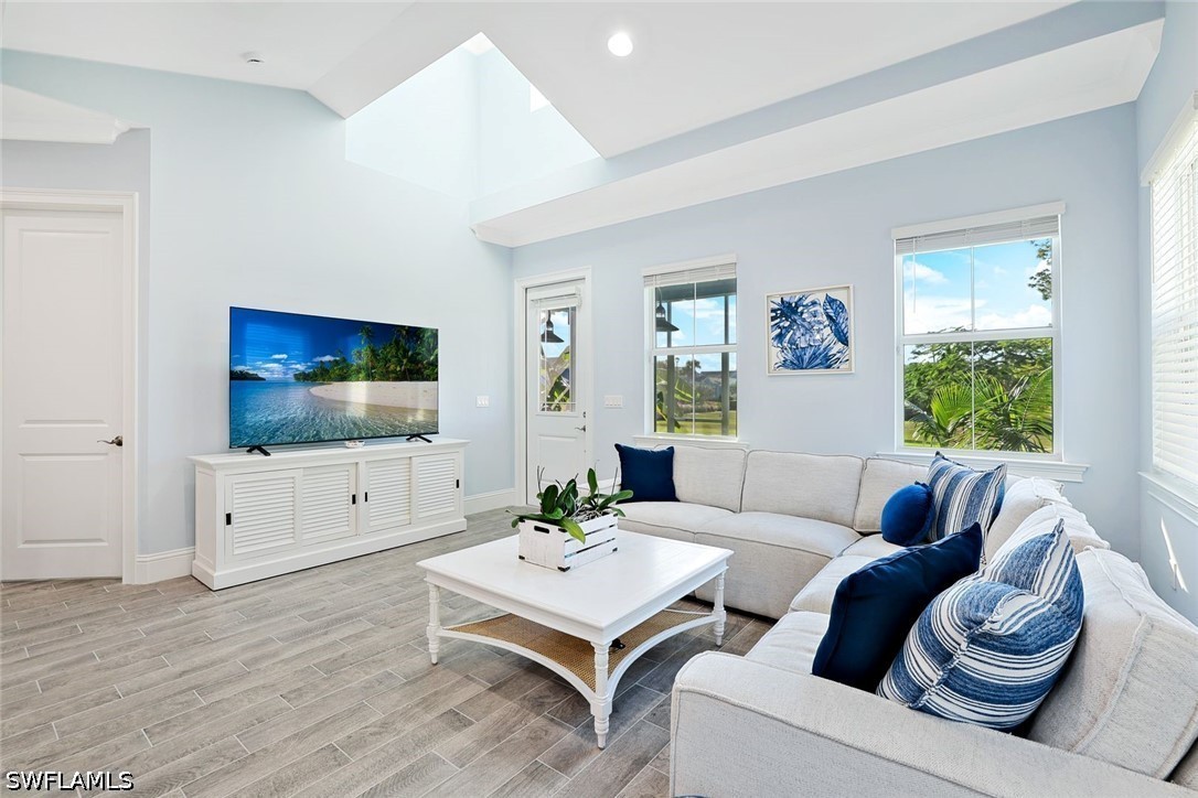 2 Bed Attached for Sale in Naples, photo 7