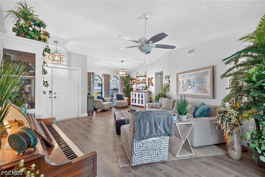 3 Bed Pool Home for Sale in Cape Coral, photo 7