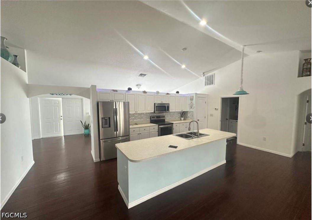 3 Bed SingleFamilyResidence for Sale in Cape Coral, photo 7