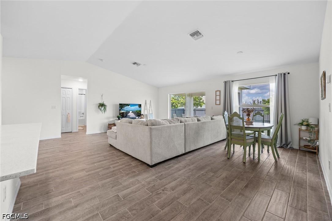 3 Bed SingleFamilyResidence for Sale in Cape Coral, photo 7