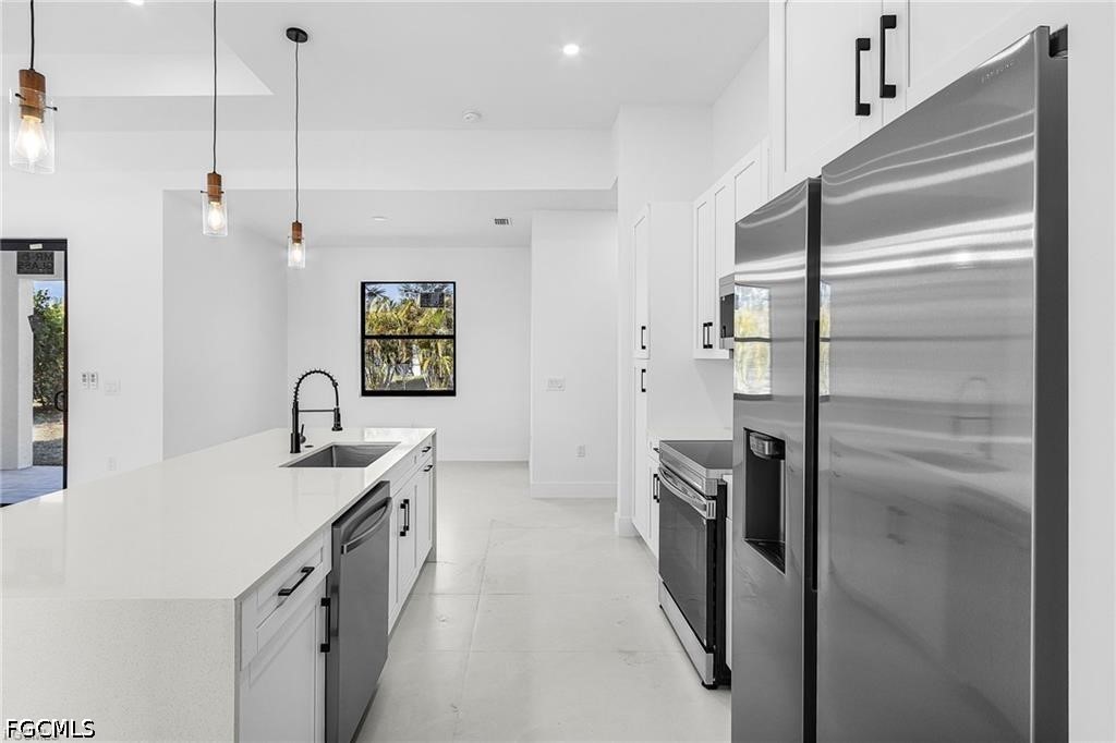 4 Bed SingleFamilyResidence for Sale in Cape Coral, photo 7
