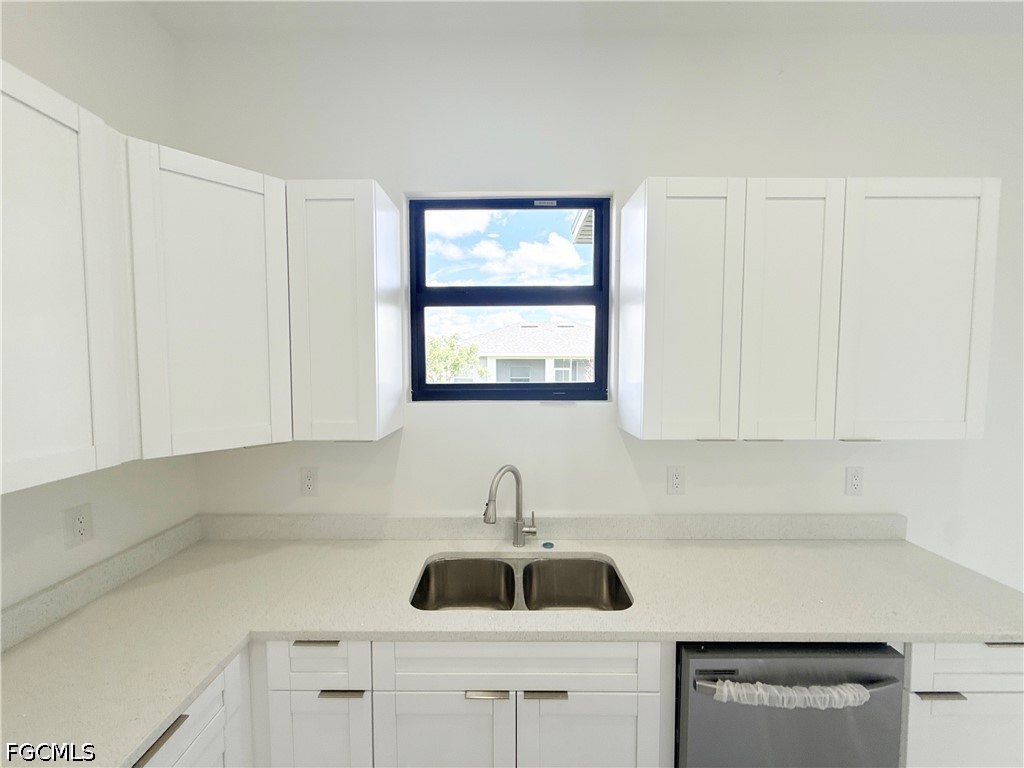 4 Bed SingleFamilyResidence for Sale in Cape Coral, photo 7