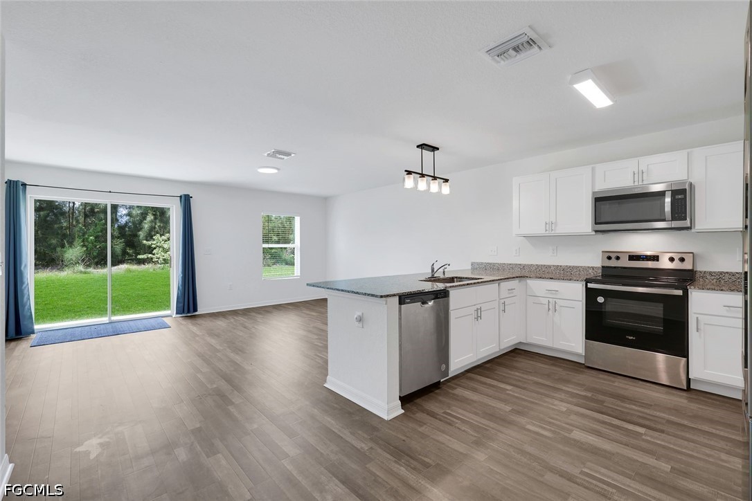 4 Bed SingleFamilyResidence for Sale in Cape Coral, photo 7