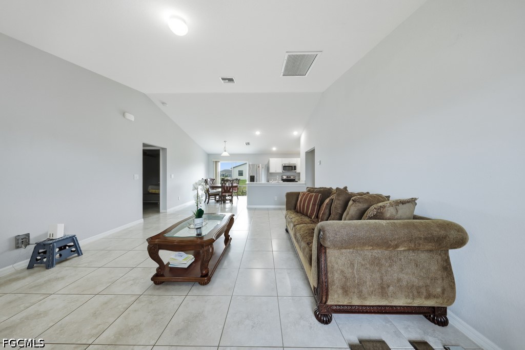 3 Bed SingleFamilyResidence for Sale in Cape Coral, photo 7