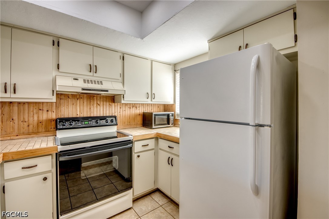 2 Bed Condominium for Sale in Coral Breeze Condo, photo 7