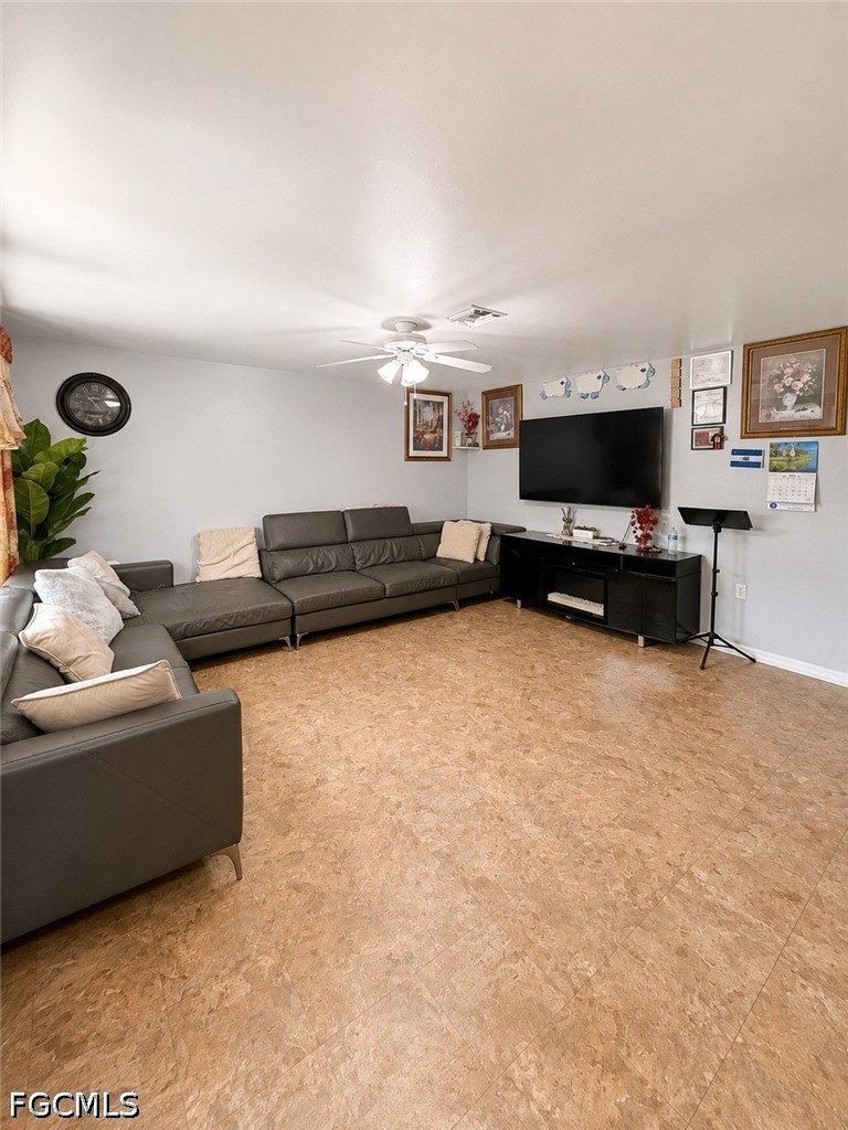3 Bed SingleFamilyResidence for Sale in Rosemary Park, photo 7