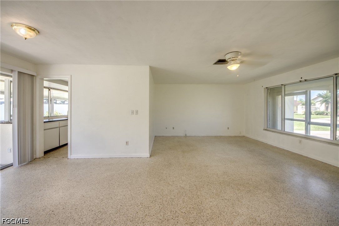 2 Bed SingleFamilyResidence for Sale in Cape Coral, photo 7