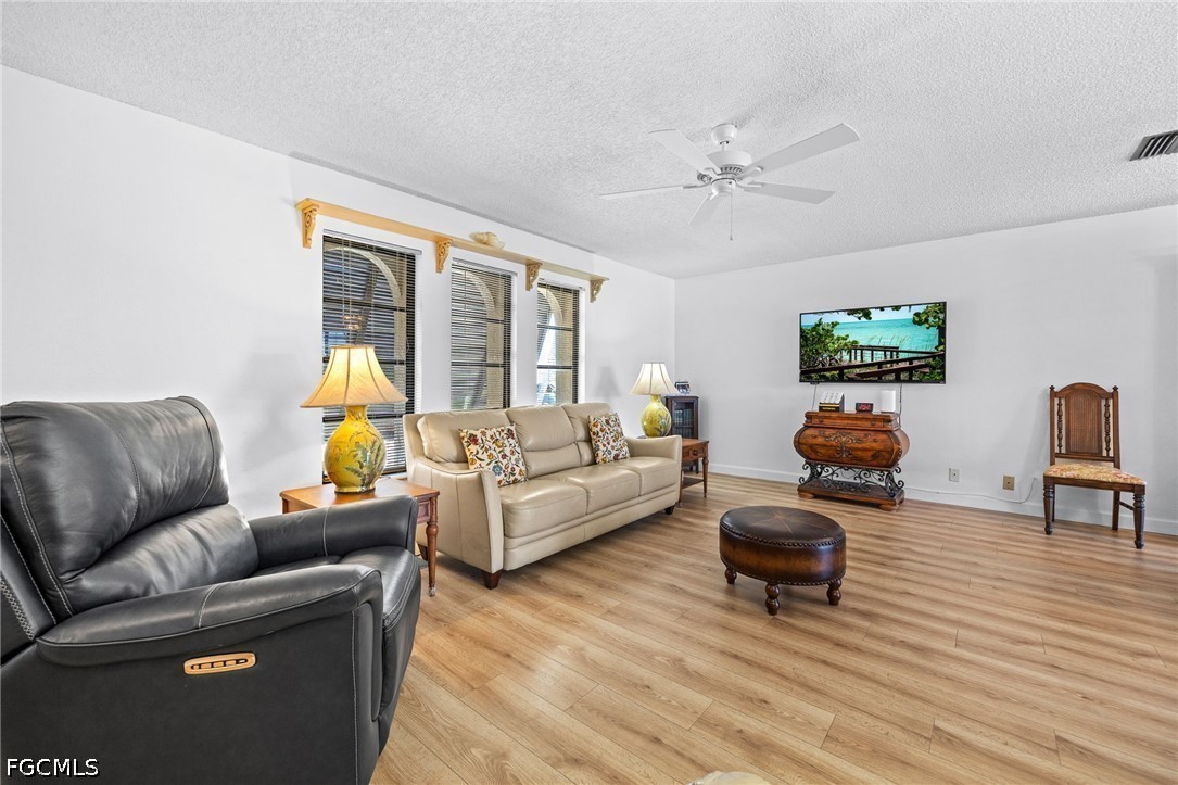3 Bed Pool Home for Sale in Cape Coral, photo 7