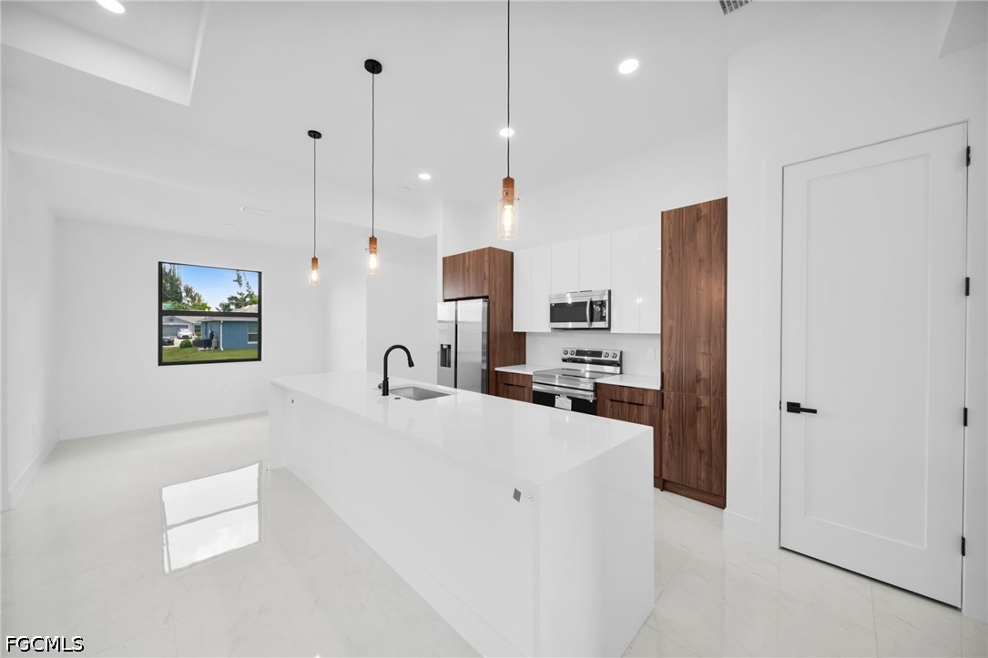 3 Bed SingleFamilyResidence for Sale in Cape Coral, photo 7