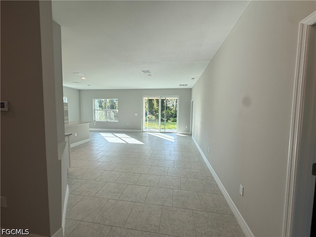3 Bed SingleFamilyResidence for Sale in Lehigh Acres, photo 7
