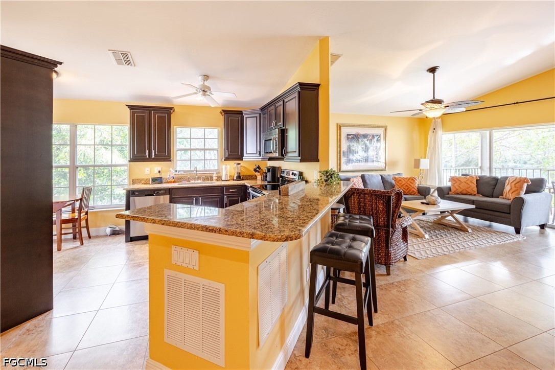 2 Bed Condominium for Sale in Naples, photo 7