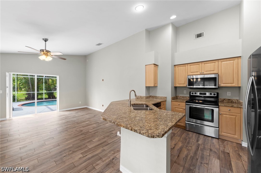 3 Bed Pool Home for Sale in Stoneybrook, photo 7