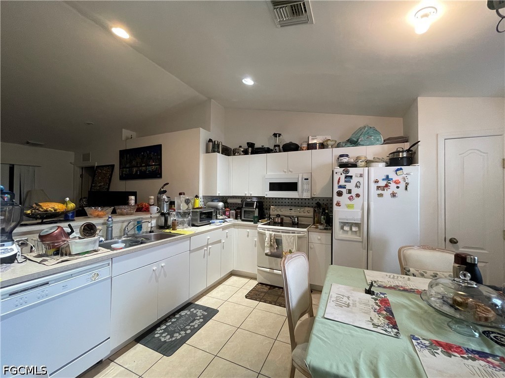 3 Bed SingleFamilyResidence for Sale in Lehigh Acres, photo 7