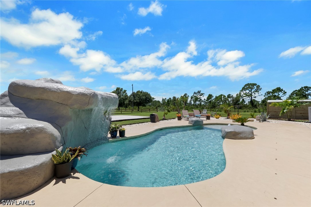 2 Bed Pool Home for Sale in Acreage, photo 7