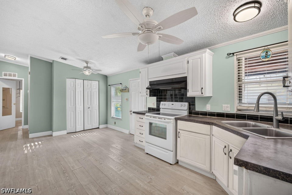 3 Bed Waterfront Home for Sale in Naples, photo 7