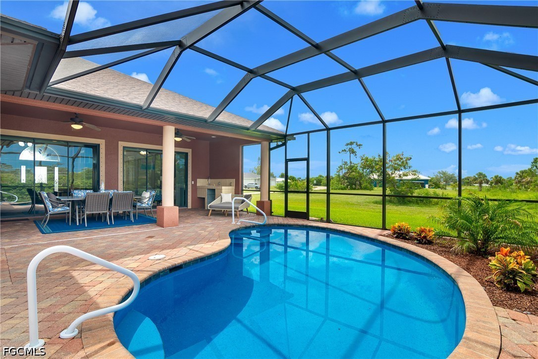3 Bed Pool Home for Sale in Cape Coral, photo 7
