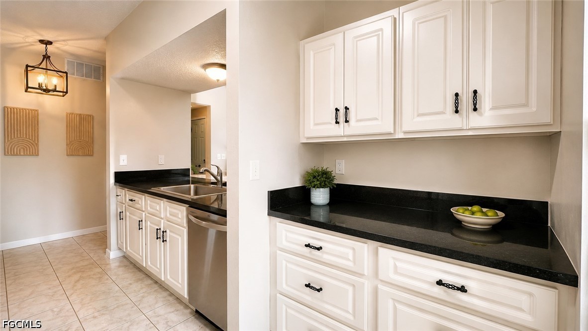 3 Bed Pool Home for Sale in Cape Coral, photo 7