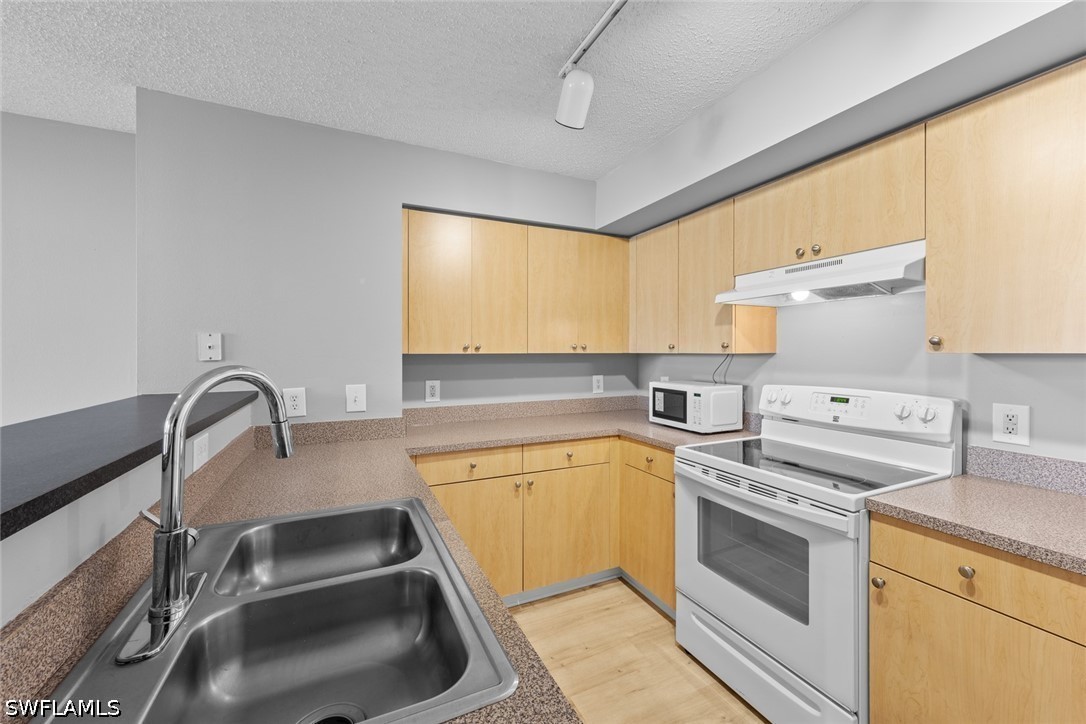 2 Bed Waterfront Home for Sale in Sanctuary, photo 7