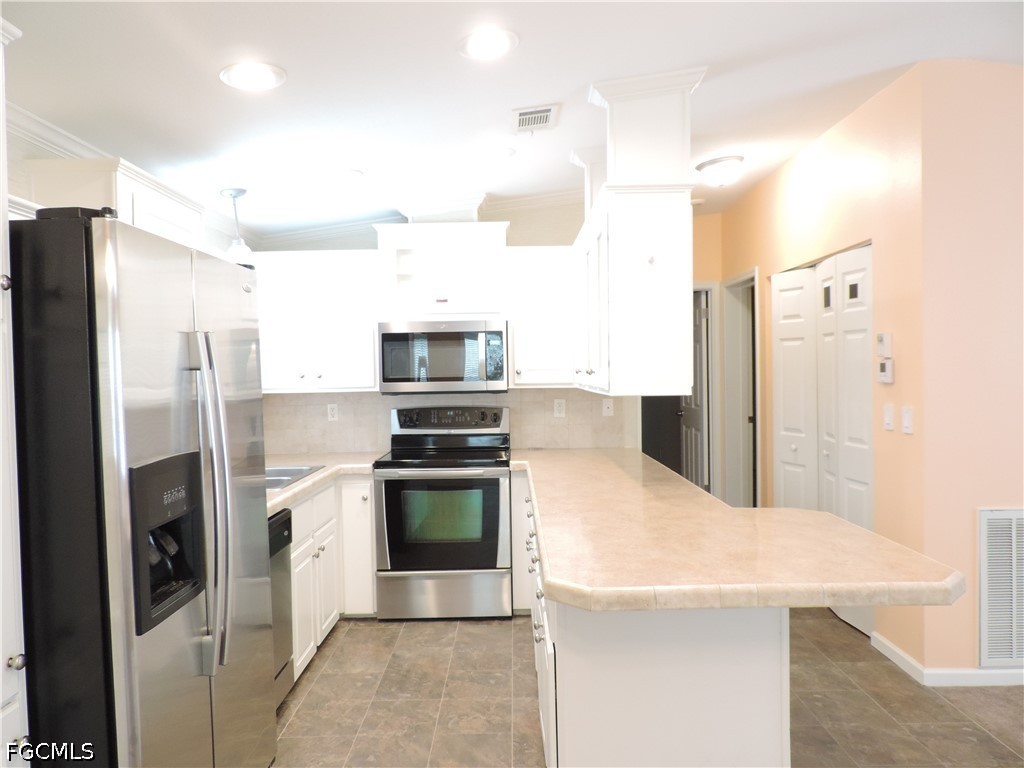 2 Bed ManufacturedHome for Sale in Estero, photo 7