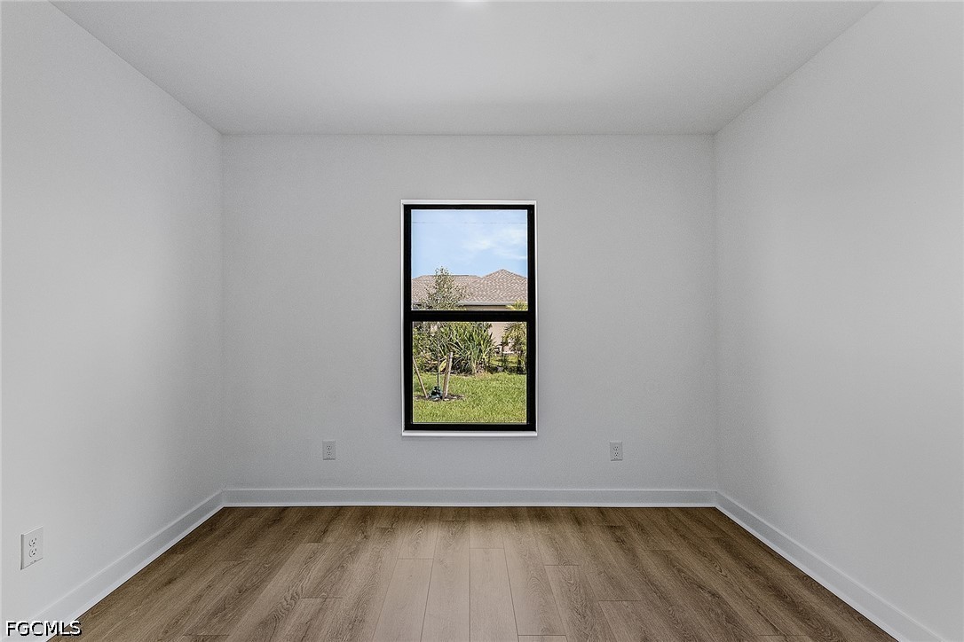 3 Bed SingleFamilyResidence for Sale in Mirror Lakes, photo 7