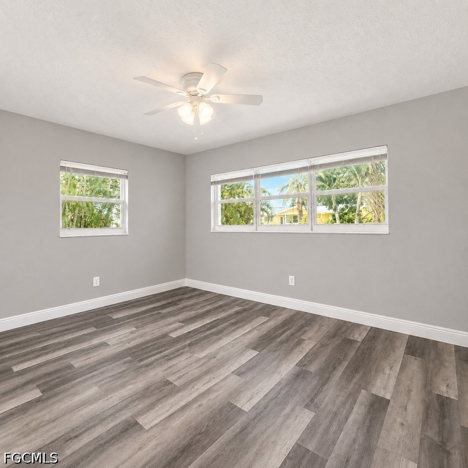 2 Bed Triplex for Sale in Cape Coral, photo 7