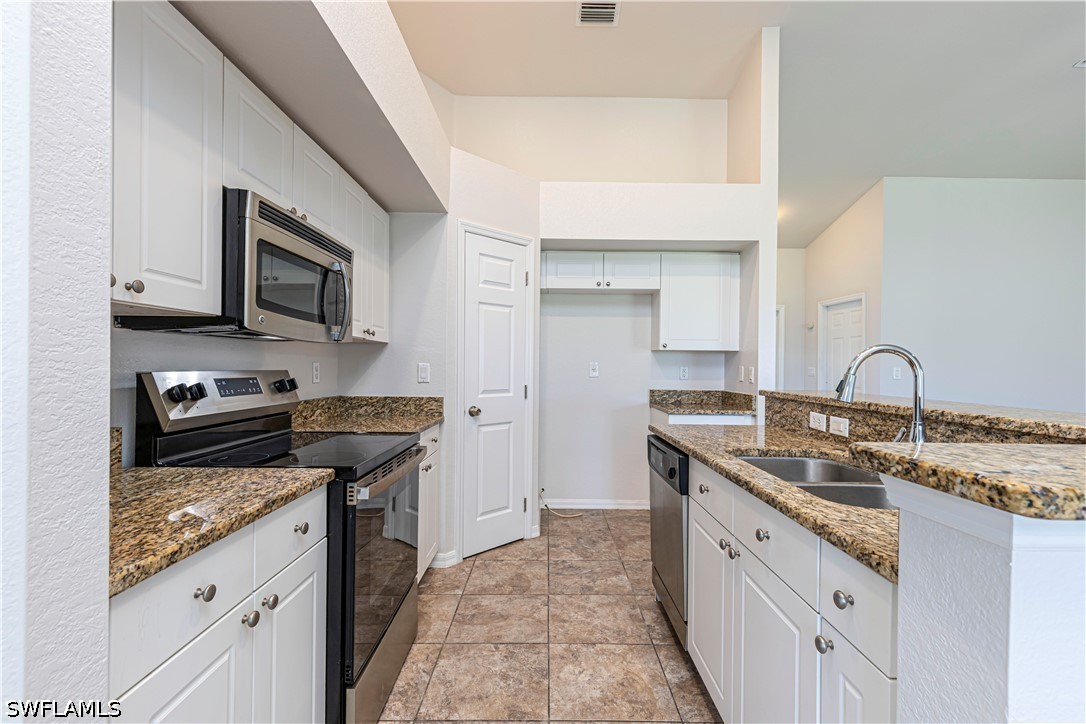 3 Bed SingleFamilyResidence for Sale in Lehigh Acres, photo 7