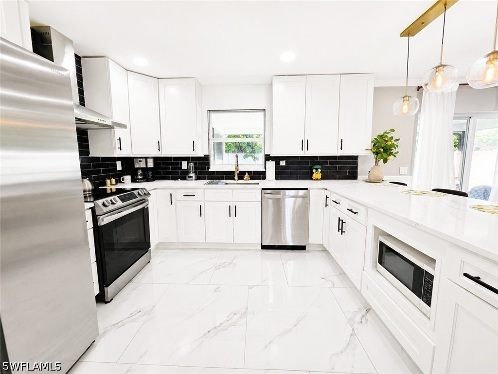 3 Bed SingleFamilyResidence for Sale in Cape Coral, photo 7
