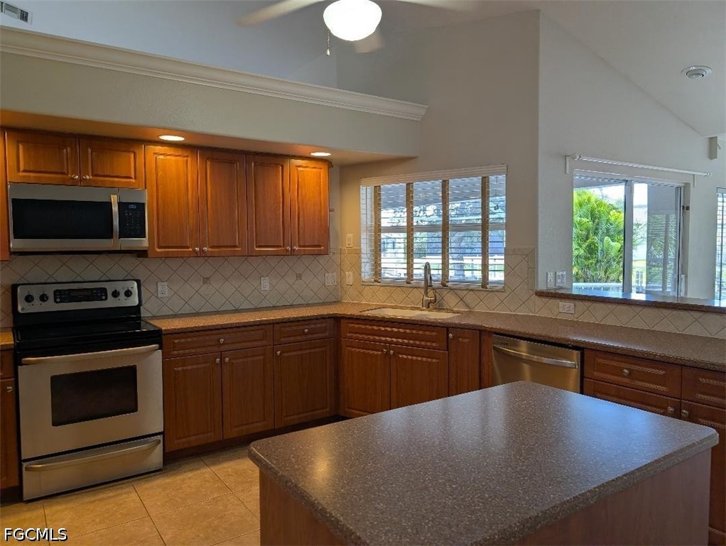 1 Bed Pool Home for Sale in Cape Coral, photo 7