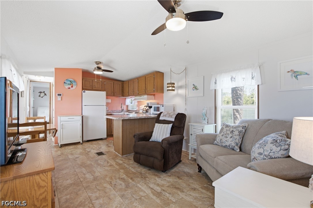 2 Bed ManufacturedHome for Sale in Fort Myers, photo 7
