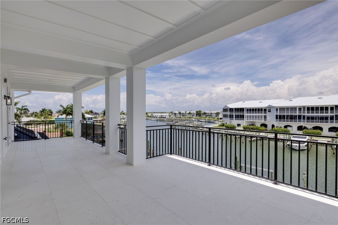 4 Bed Pool Home for Sale in Siesta Isles, photo 7