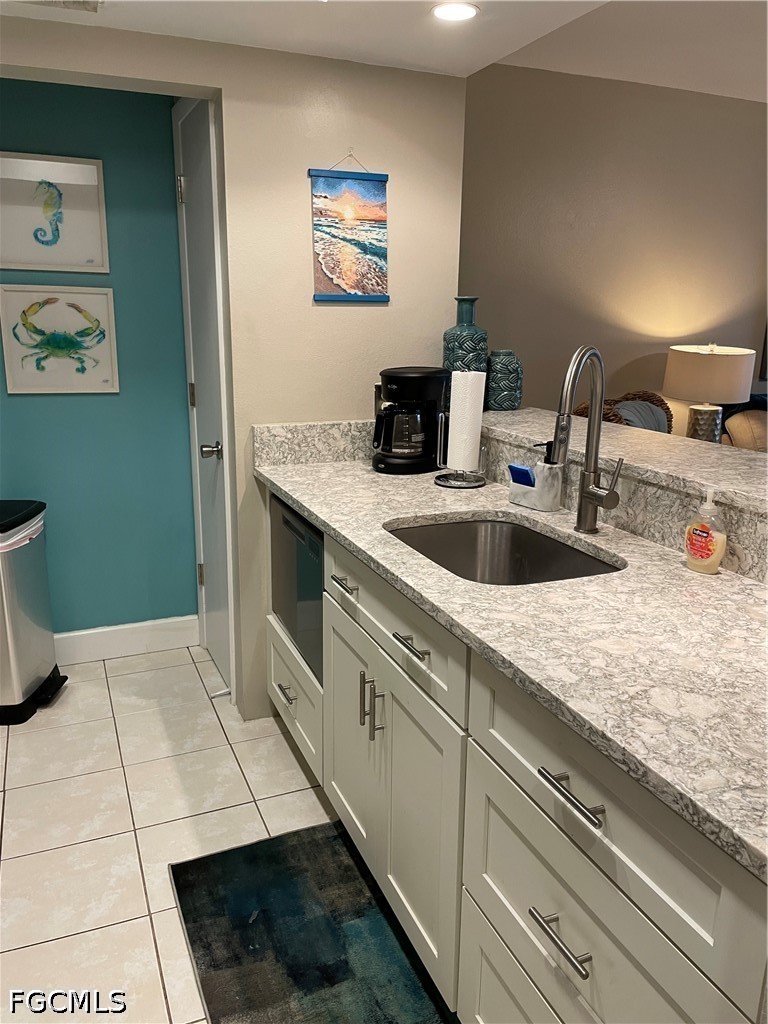1 Bed Waterfront Home for Sale in Fort Myers Beach, photo 7