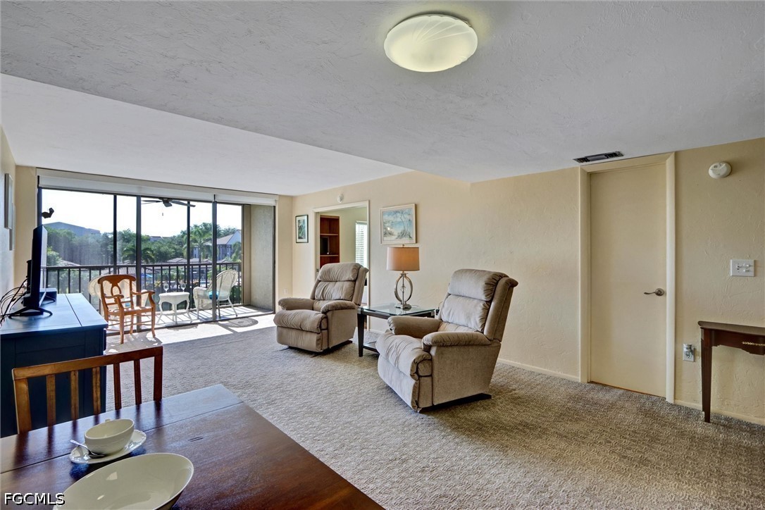 1 Bed Waterfront Home for Sale in Fort Myers, photo 7