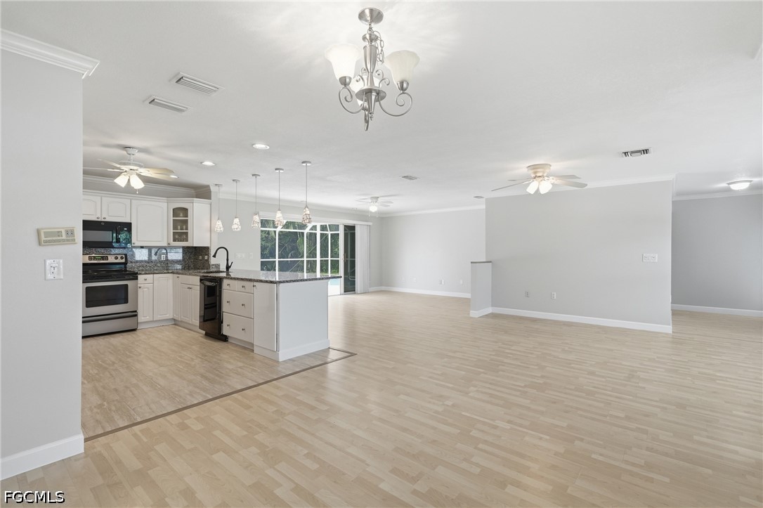2 Bed Pool Home for Sale in Fort Myers Villas, photo 7