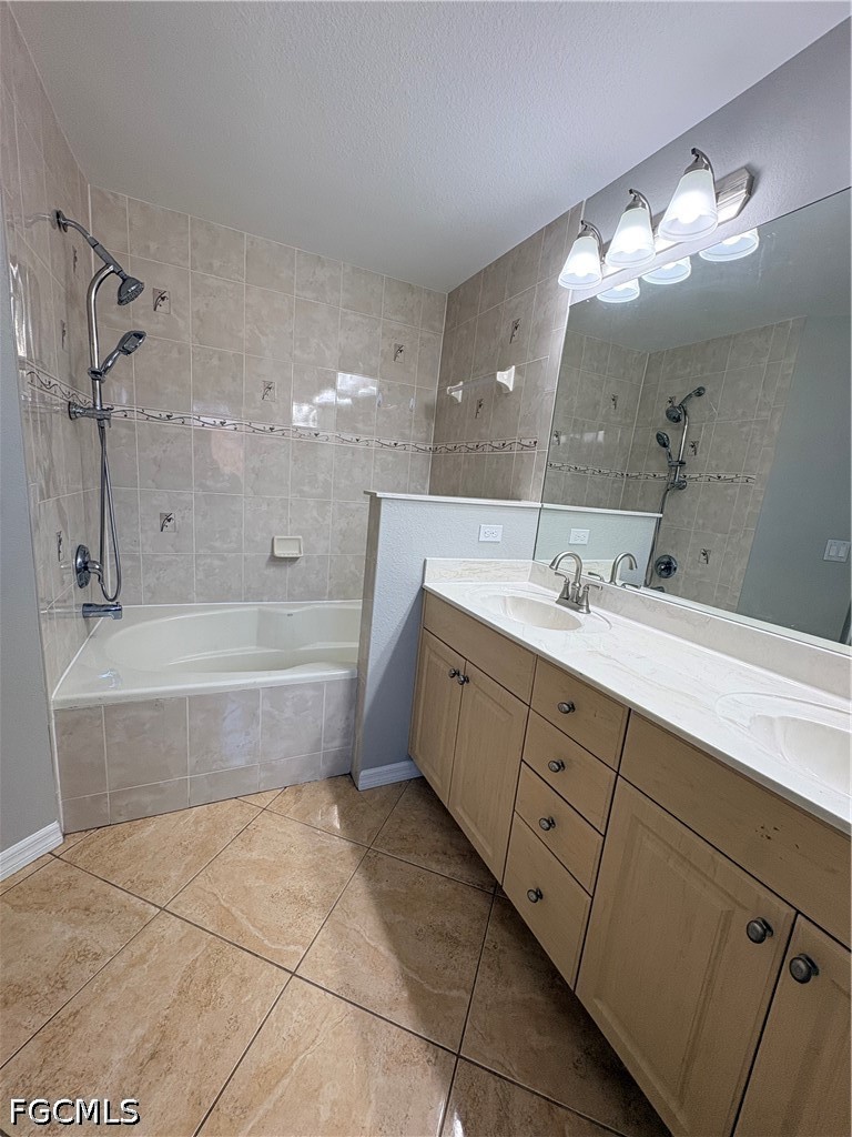 3 Bed SingleFamilyResidence for Sale in Cape Coral, photo 7