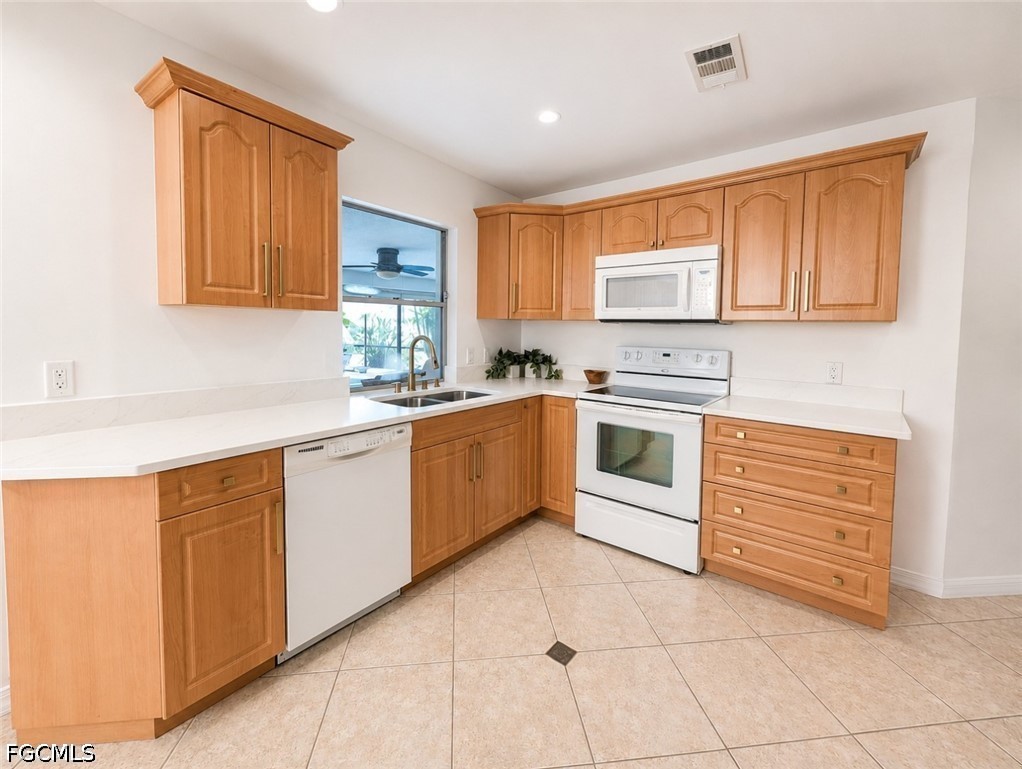 3 Bed Pool Home for Sale in Cape Coral, photo 7